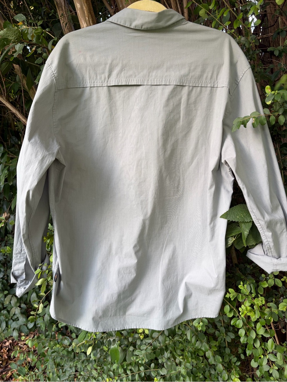 Rare ๐ 10th anniversary Howler Brothers Button-Up Shirt with Bee Embroidery - Picture 3 of 3
